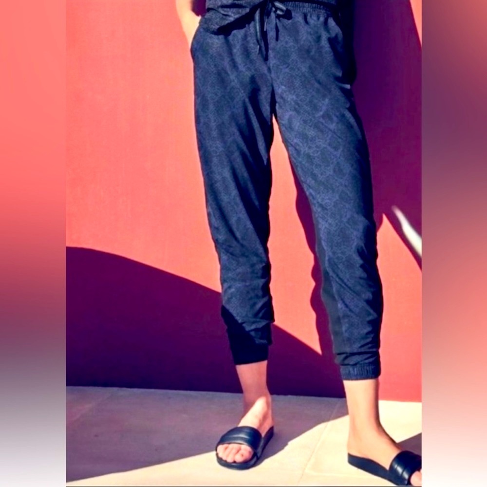 Athleta Brooklyn Joggers excellent condition